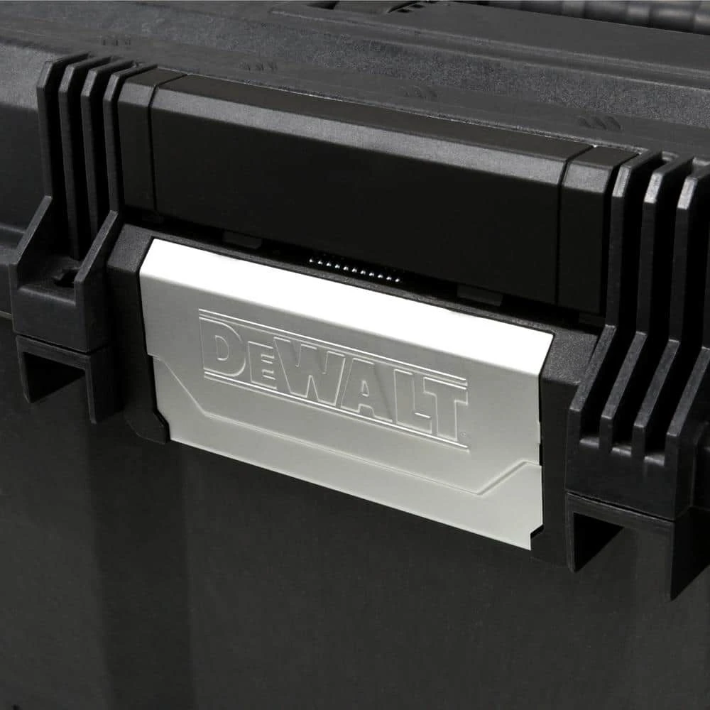 DEWALT 24 in. 1-Touch Latch Tool Box 6 DEWALT 24 in. 1-Touch Latch Tool Box - Image 4