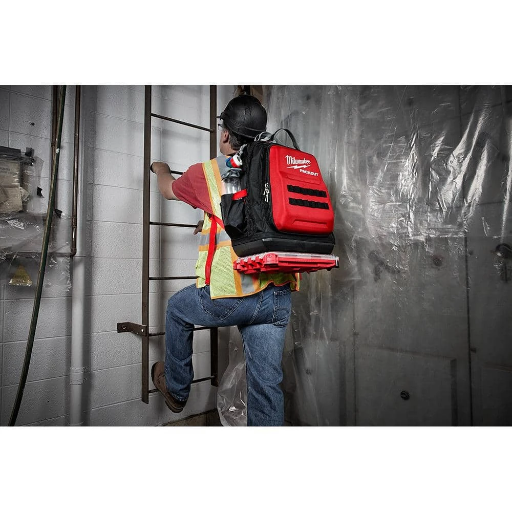 Milwaukee 15 in. PACKOUT Backpack with 15 in. Tote 12 Milwaukee 15 in. PACKOUT Backpack with 15 in. Tote - Image 10